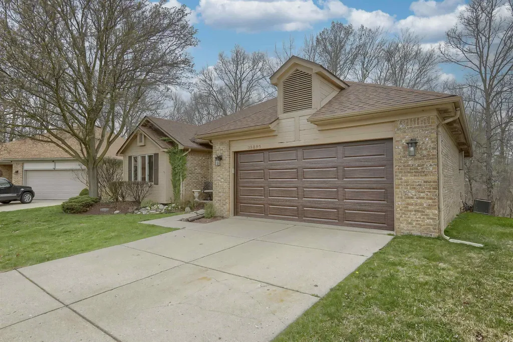 38895 Ridgeview Circle Clinton Charter Township MI 48036