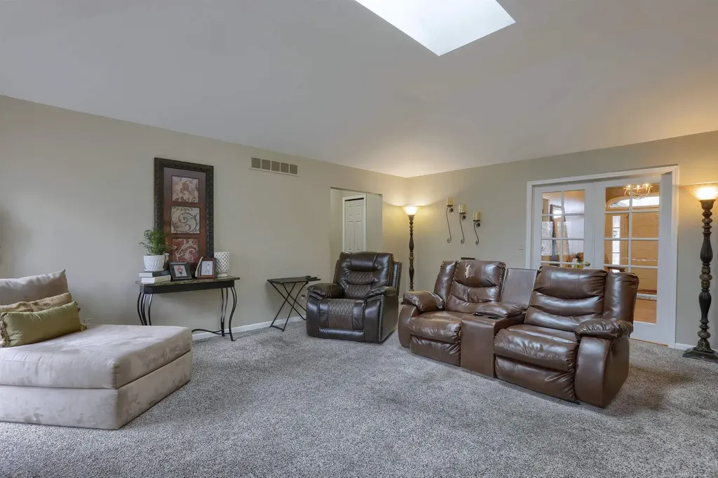 38895 Ridgeview Circle Clinton Charter Township MI 48036