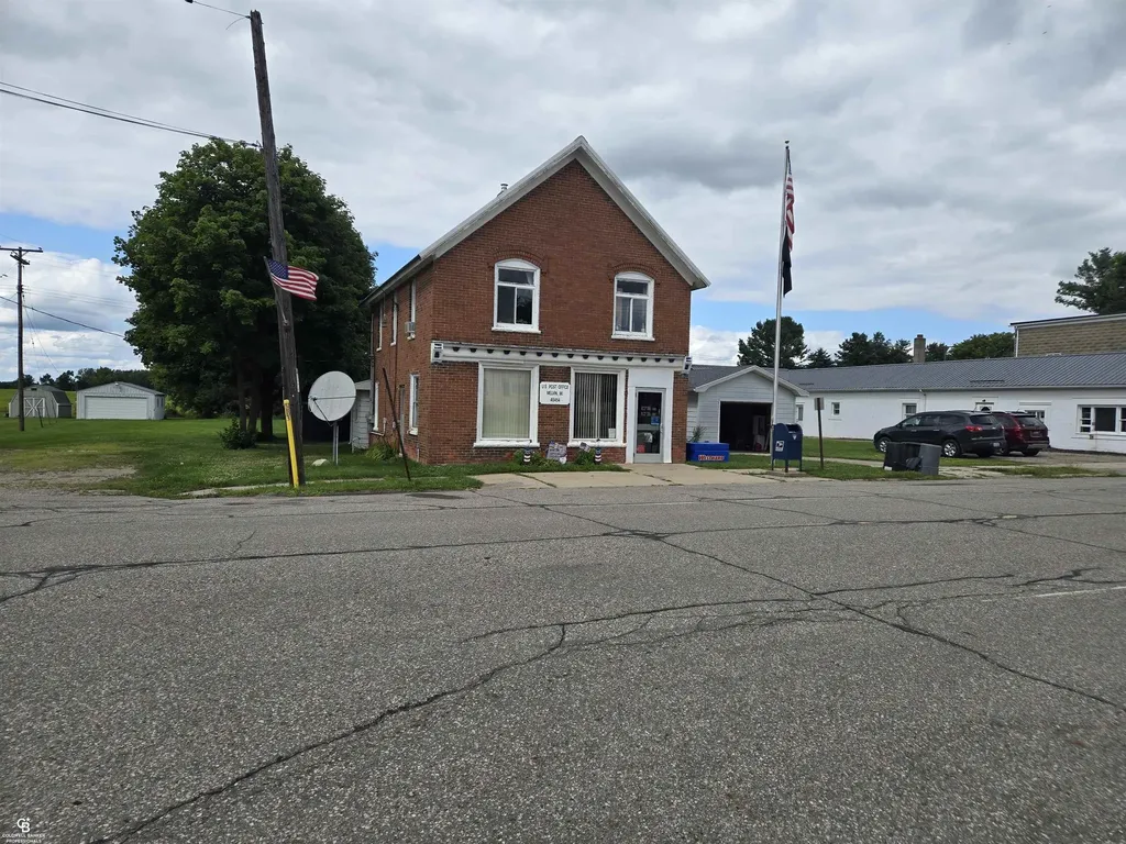 1296 Main Street Speaker Township MI 48454