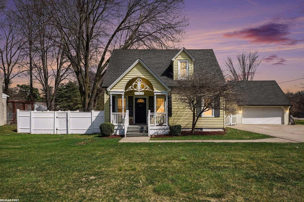 37810 Lanse Creuse Street Harrison Charter Township MI 48045