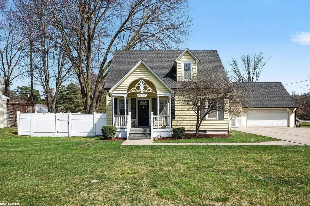 37810 Lanse Creuse Street Harrison Charter Township MI 48045