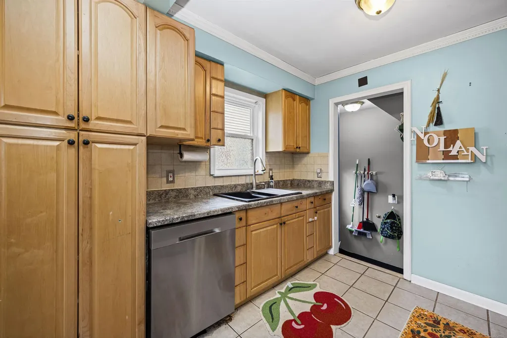 2980 Greenfield Road Berkley City MI 48072