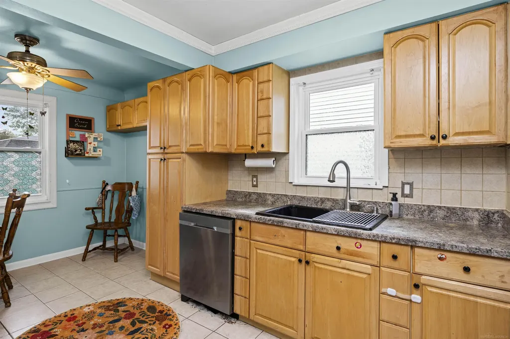 2980 Greenfield Road Berkley City MI 48072