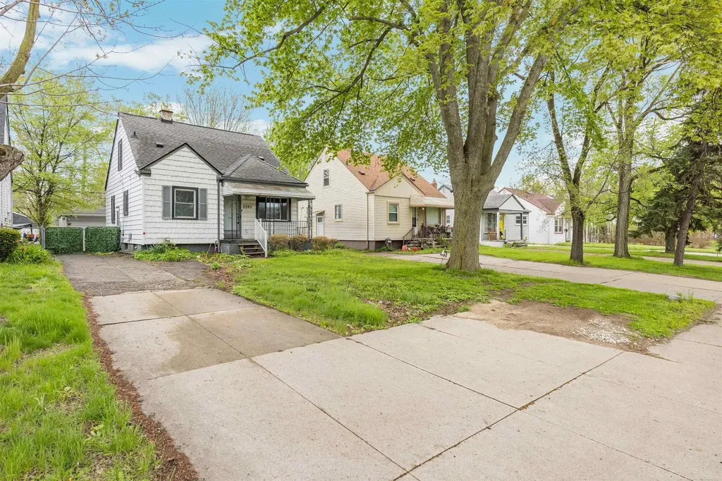 2980 Greenfield Road Berkley City MI 48072