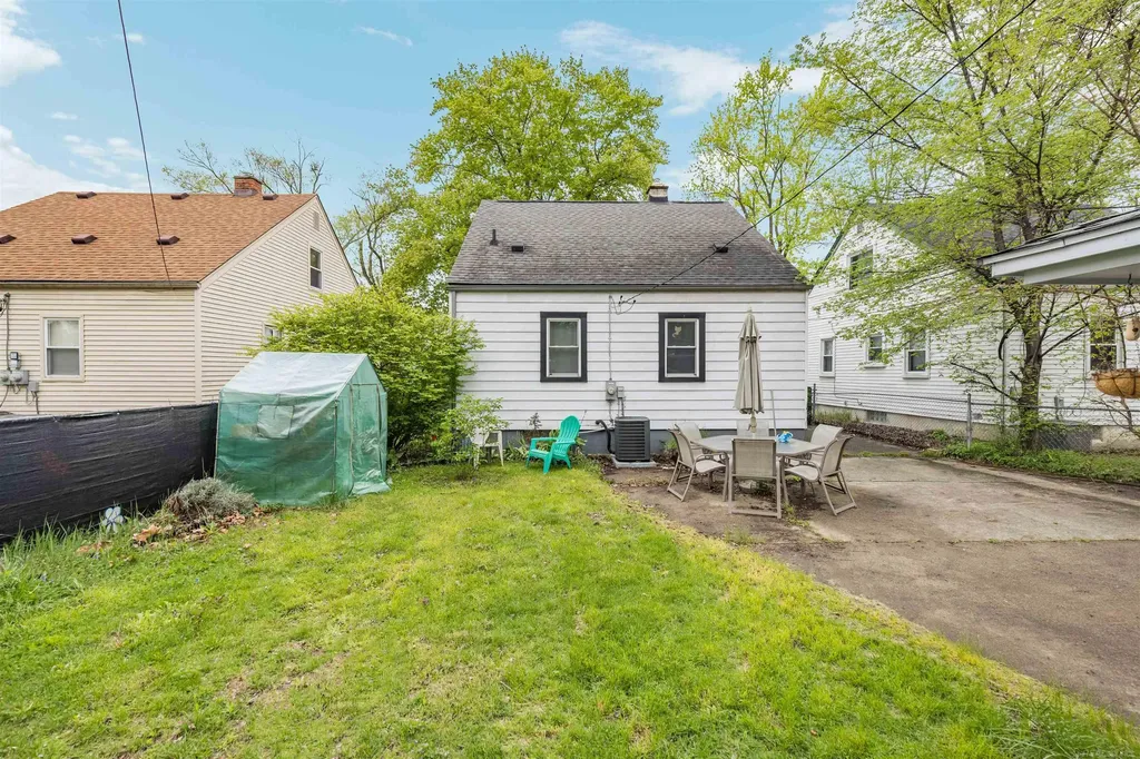 2980 Greenfield Road Berkley City MI 48072
