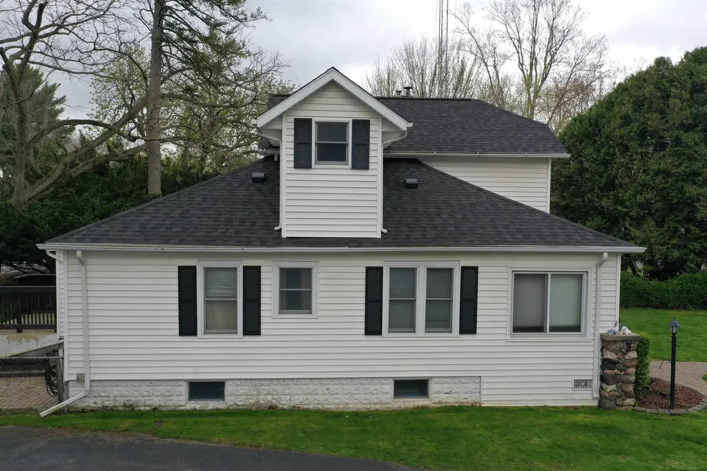 234 N Howard Avenue Croswell City MI 48022