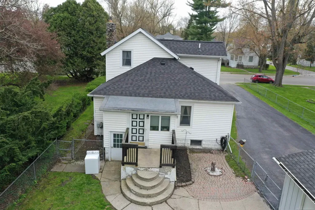 234 N Howard Avenue Croswell City MI 48022