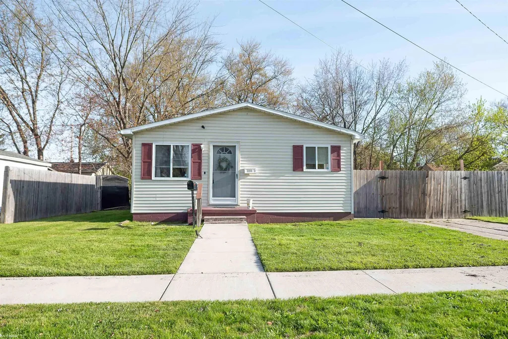 2213 Minnie Street Port Huron City MI 48060
