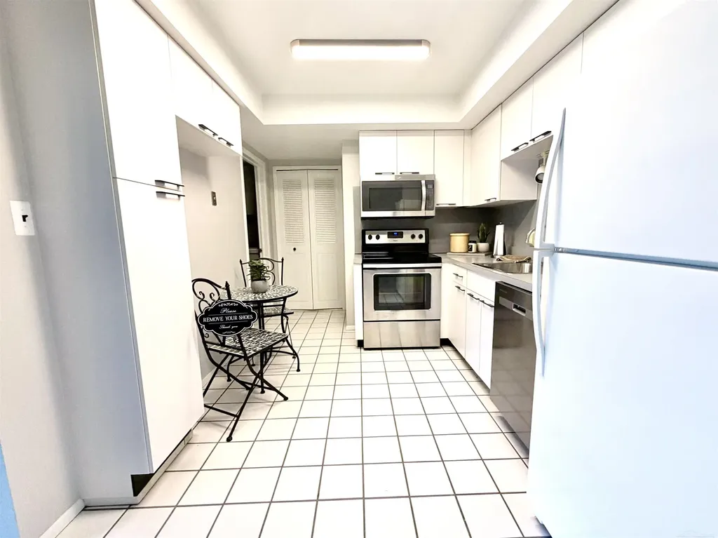 8216 Karam Boulevard Warren City MI 48093