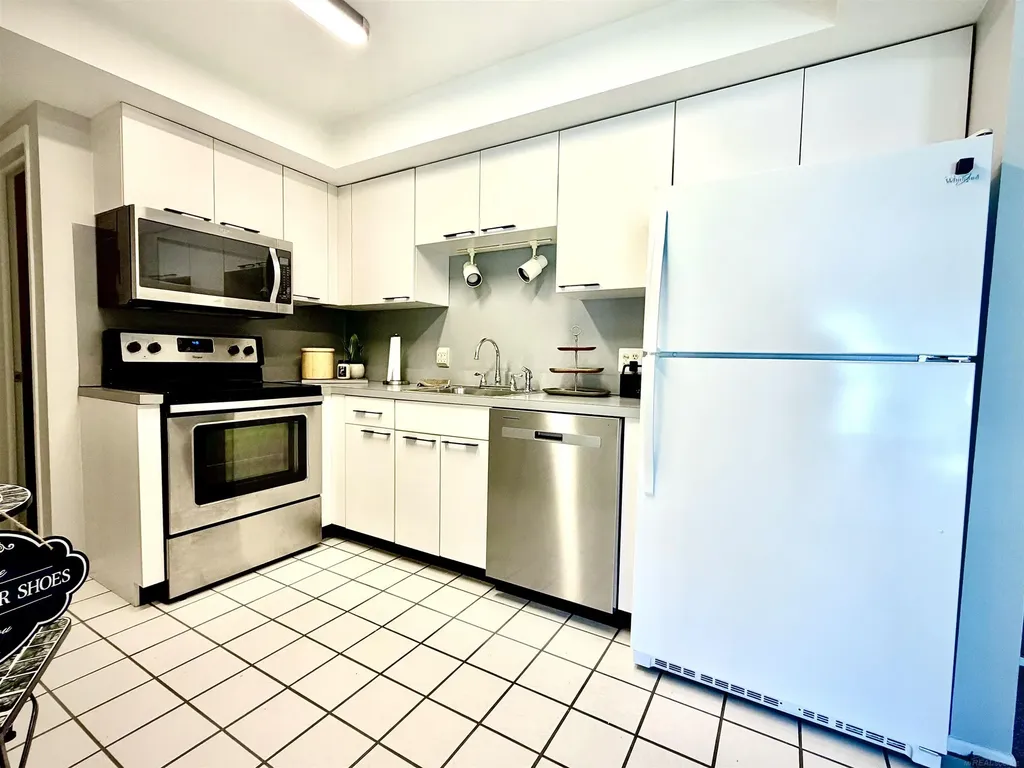 8216 Karam Boulevard Warren City MI 48093