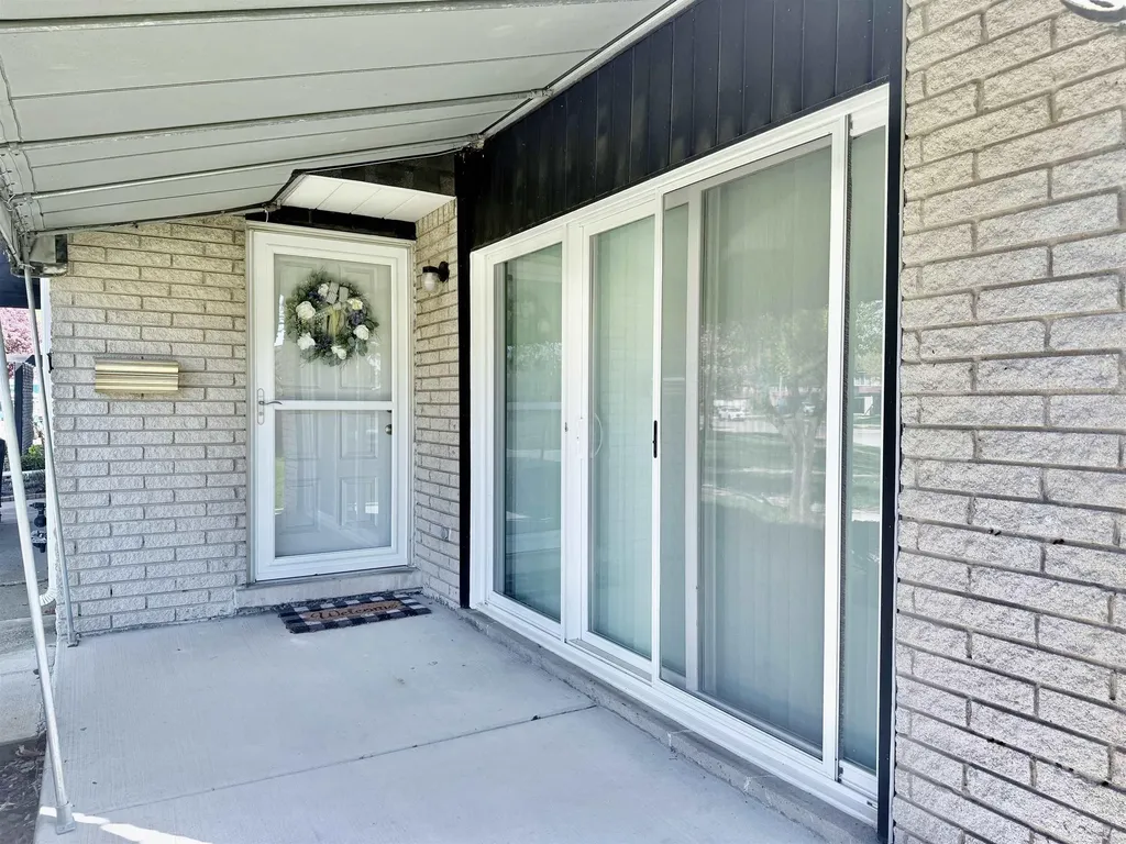 8216 Karam Boulevard Warren City MI 48093