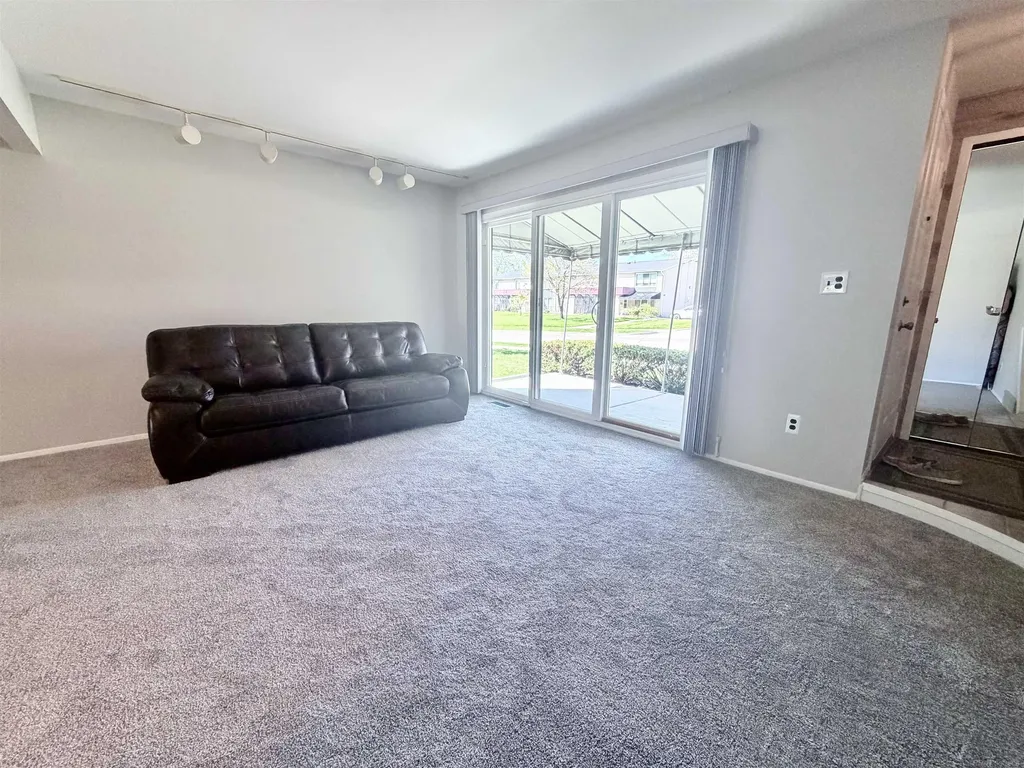 8216 Karam Boulevard Warren City MI 48093