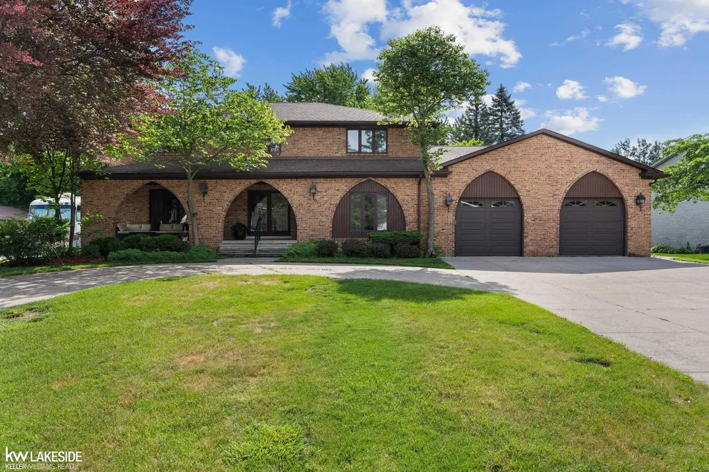 37900 Saddle Lane Clinton Charter Township MI 48036