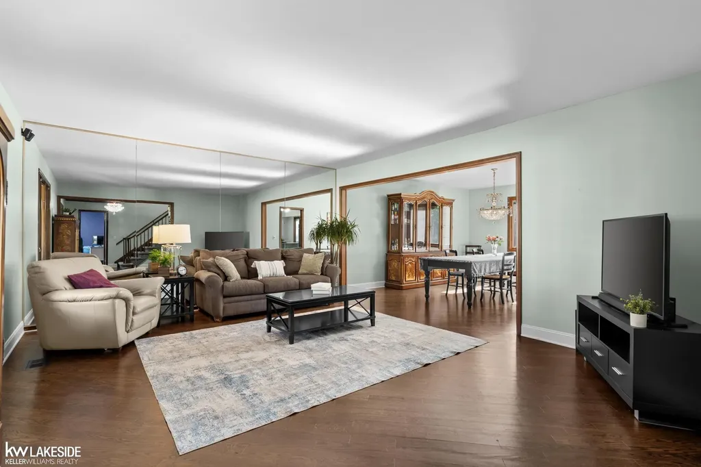 37900 Saddle Lane Clinton Charter Township MI 48036