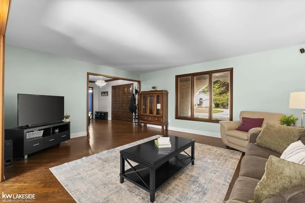 37900 Saddle Lane Clinton Charter Township MI 48036