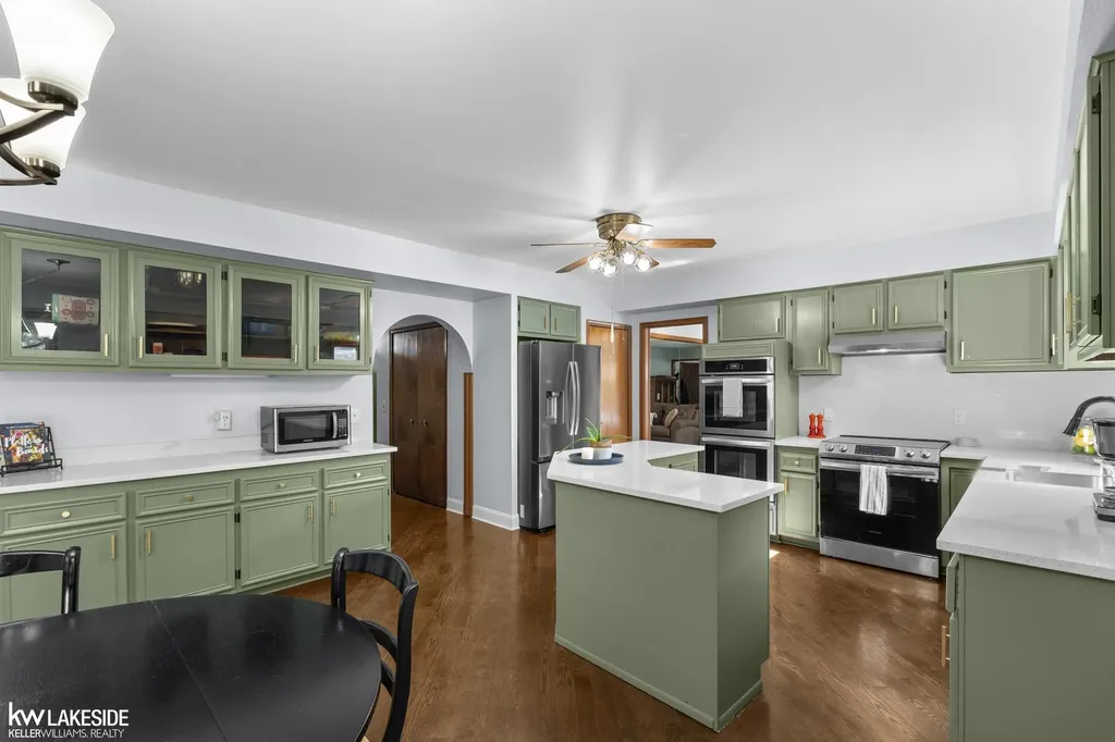 37900 Saddle Lane Clinton Charter Township MI 48036