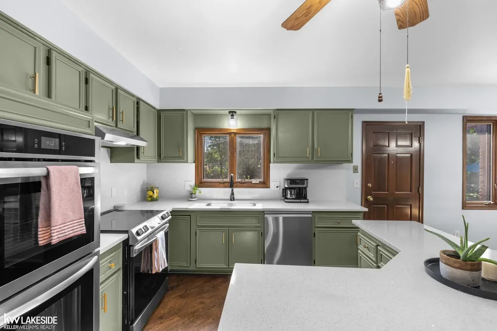 37900 Saddle Lane Clinton Charter Township MI 48036