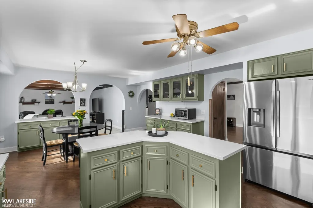37900 Saddle Lane Clinton Charter Township MI 48036