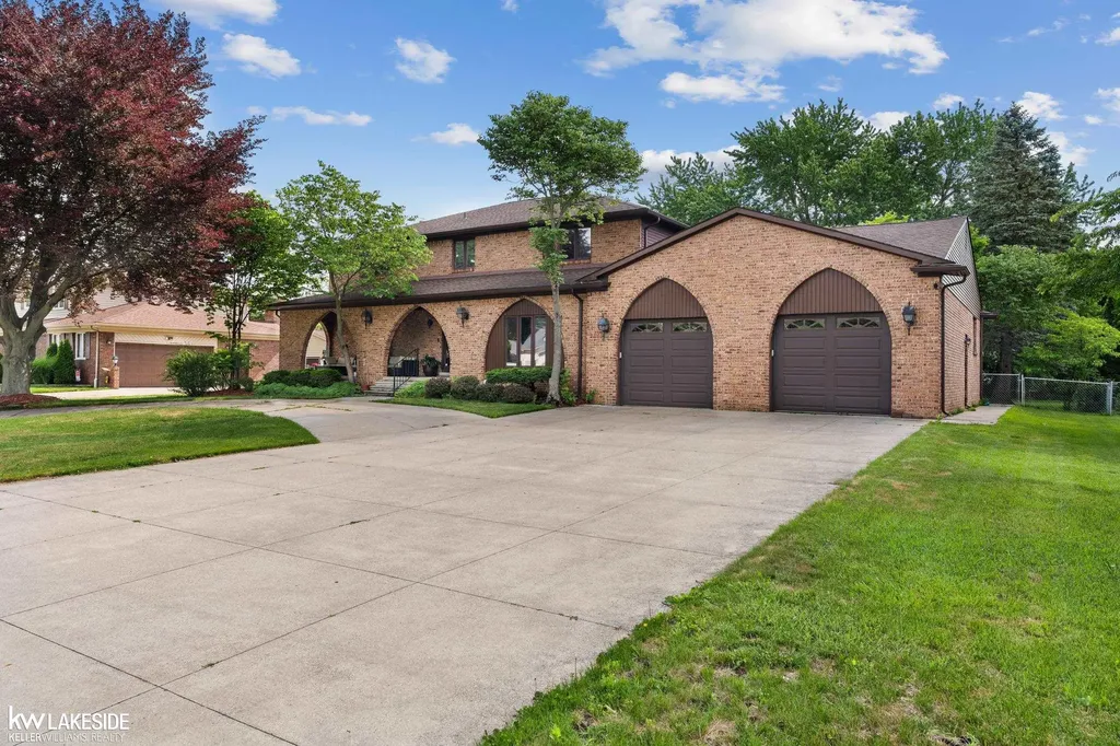 37900 Saddle Lane Clinton Charter Township MI 48036