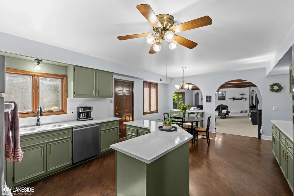 37900 Saddle Lane Clinton Charter Township MI 48036