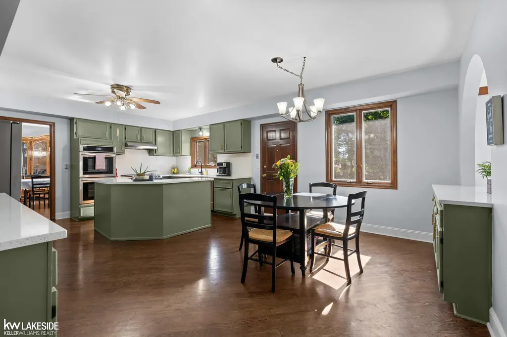 37900 Saddle Lane Clinton Charter Township MI 48036