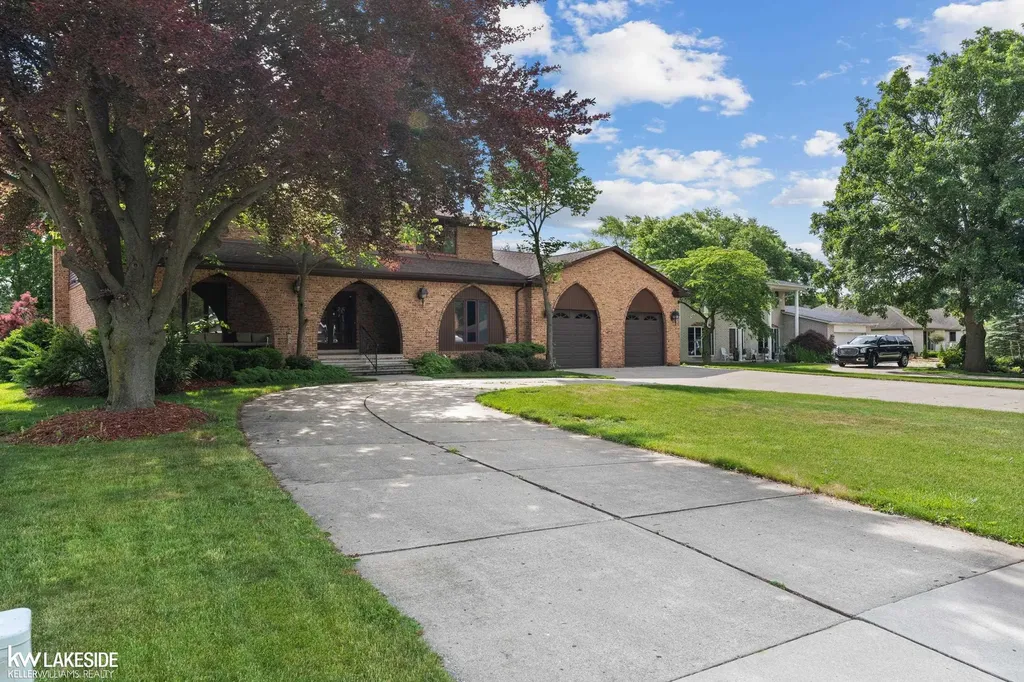 37900 Saddle Lane Clinton Charter Township MI 48036