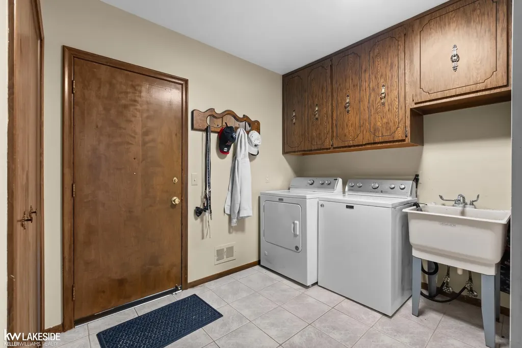 37900 Saddle Lane Clinton Charter Township MI 48036