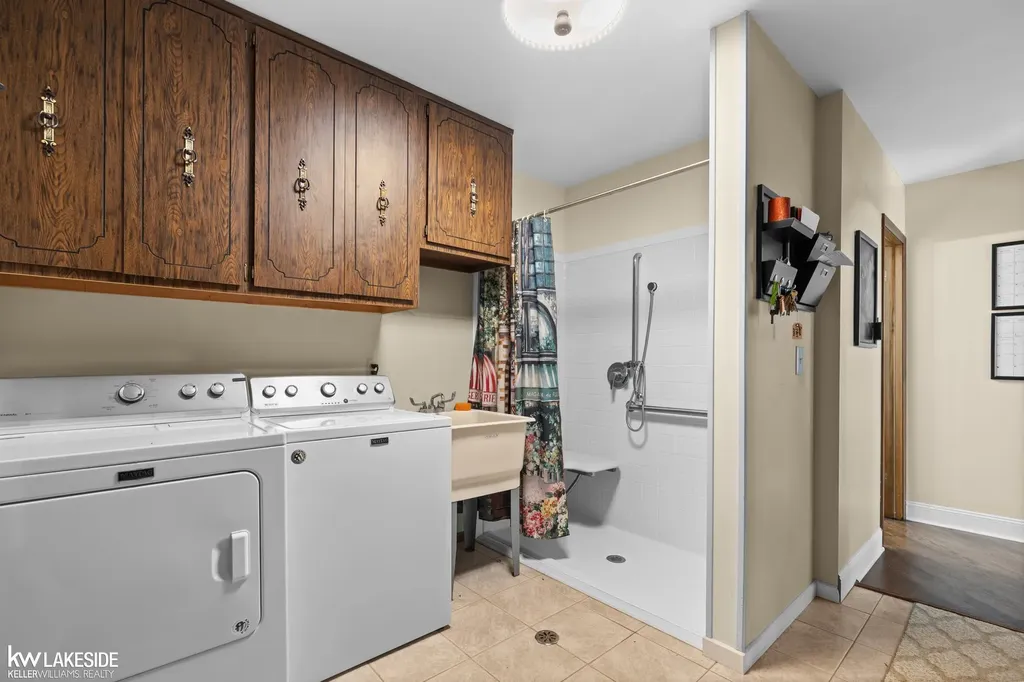 37900 Saddle Lane Clinton Charter Township MI 48036