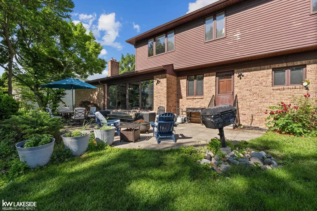 37900 Saddle Lane Clinton Charter Township MI 48036