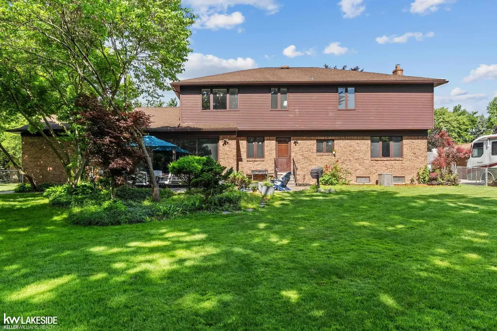 37900 Saddle Lane Clinton Charter Township MI 48036
