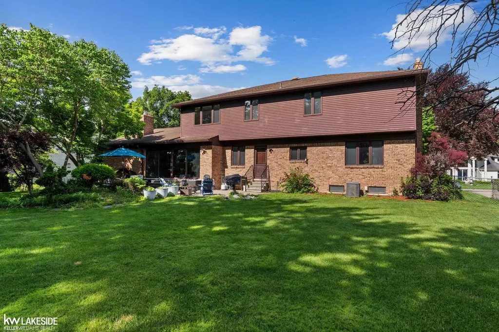 37900 Saddle Lane Clinton Charter Township MI 48036