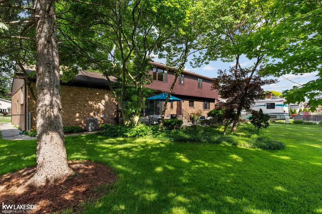 37900 Saddle Lane Clinton Charter Township MI 48036