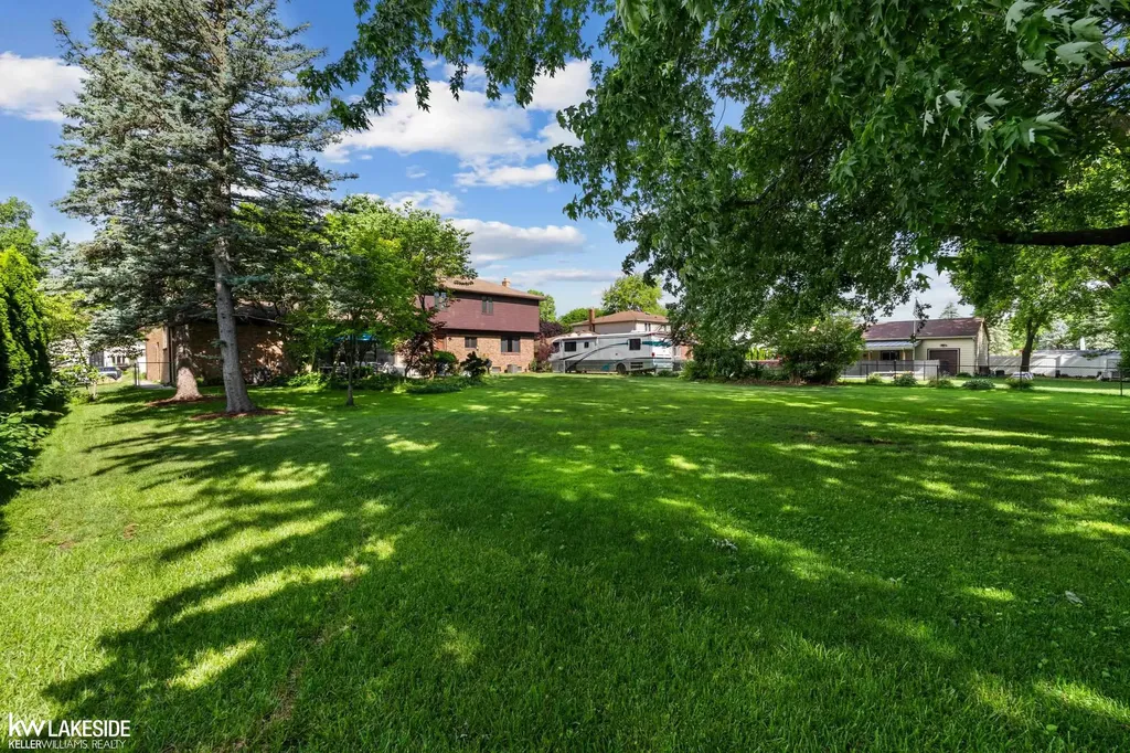 37900 Saddle Lane Clinton Charter Township MI 48036