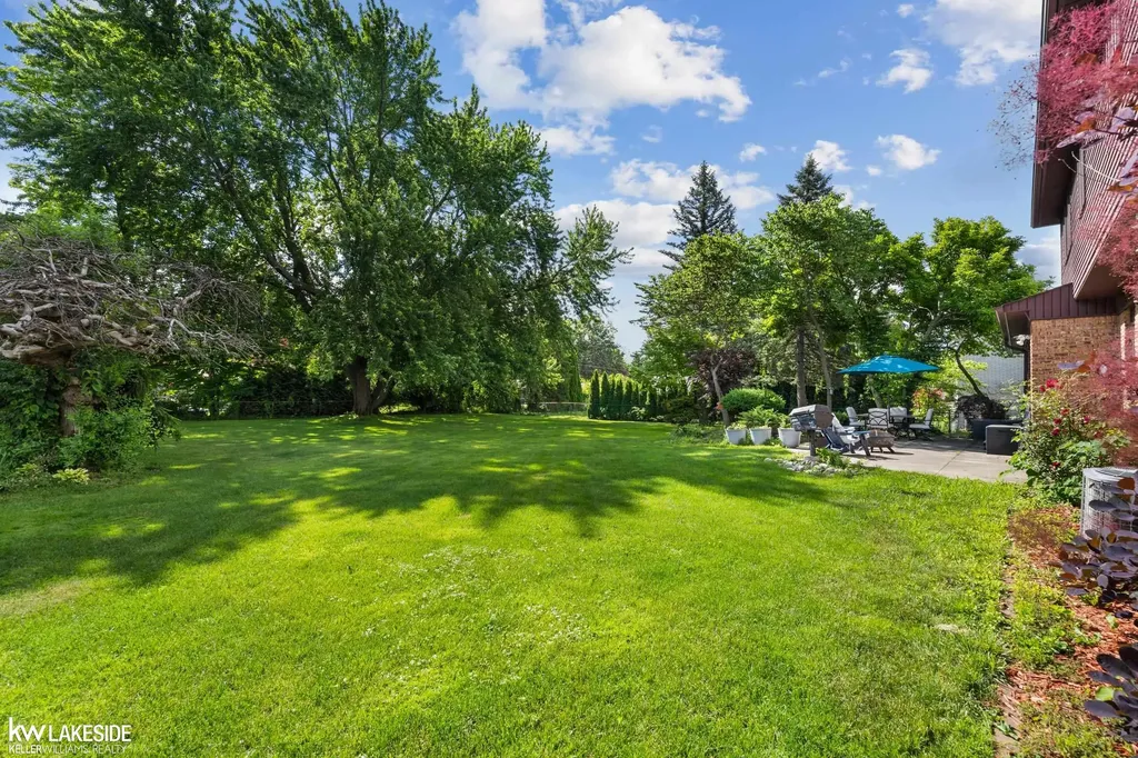 37900 Saddle Lane Clinton Charter Township MI 48036