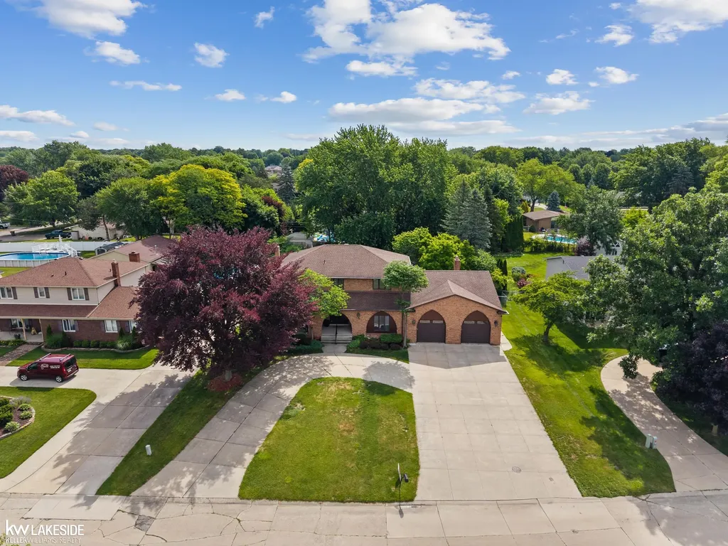 37900 Saddle Lane Clinton Charter Township MI 48036