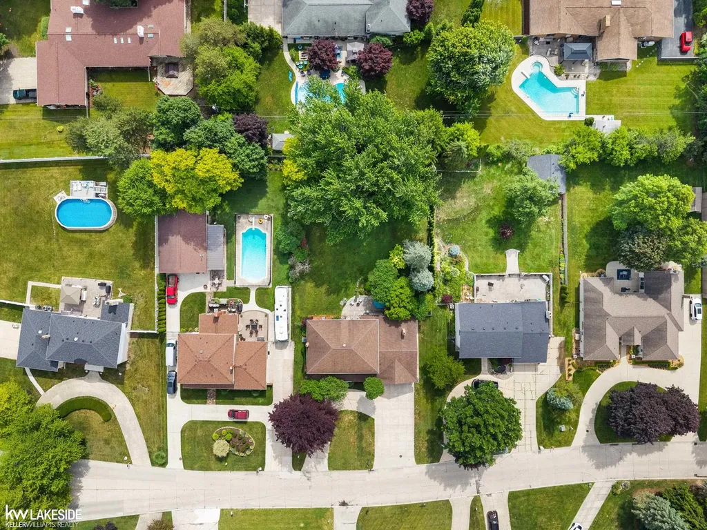 37900 Saddle Lane Clinton Charter Township MI 48036