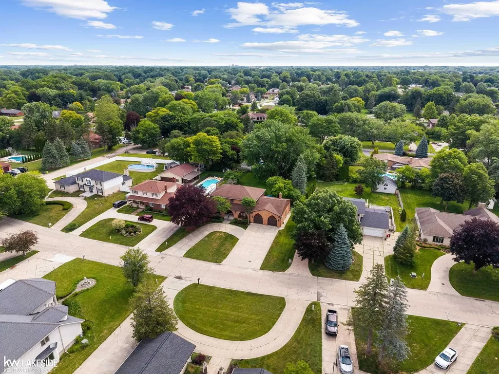 37900 Saddle Lane Clinton Charter Township MI 48036