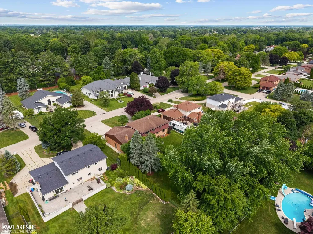 37900 Saddle Lane Clinton Charter Township MI 48036