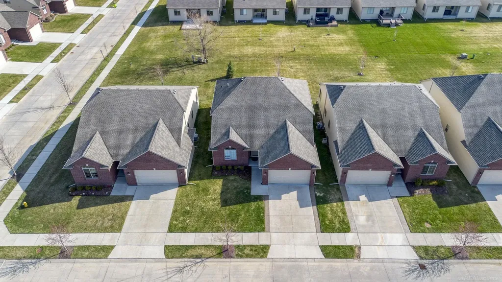 30028 Danvers Drive Chesterfield Township MI 48051
