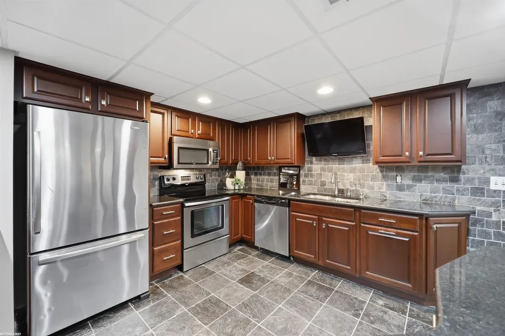 16465 Bishopsgate Drive Macomb Township MI 48044