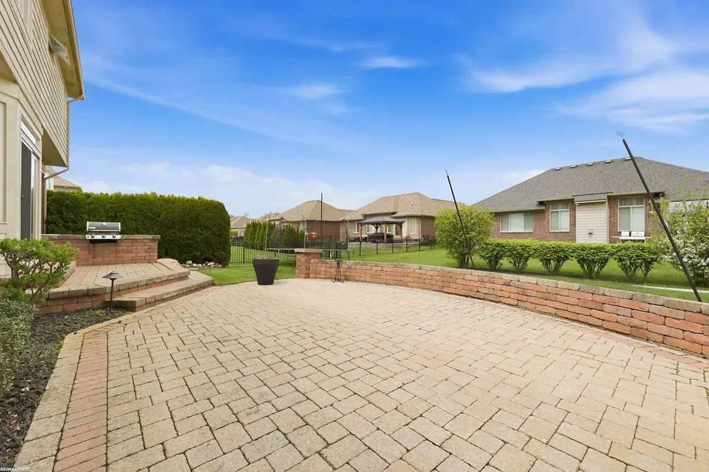 16465 Bishopsgate Drive Macomb Township MI 48044