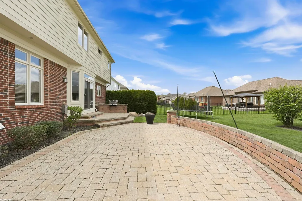 16465 Bishopsgate Drive Macomb Township MI 48044