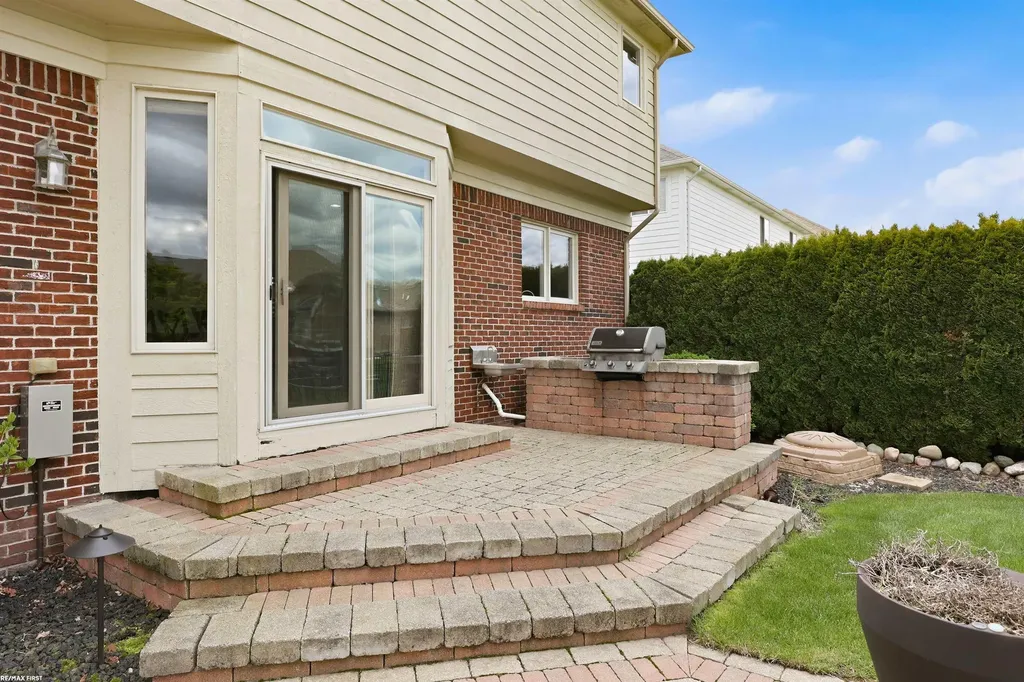 16465 Bishopsgate Drive Macomb Township MI 48044