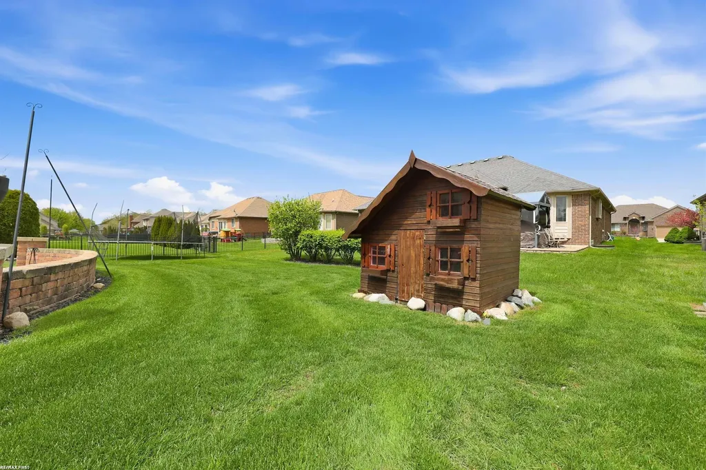 16465 Bishopsgate Drive Macomb Township MI 48044