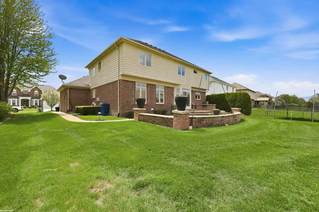 16465 Bishopsgate Drive Macomb Township MI 48044