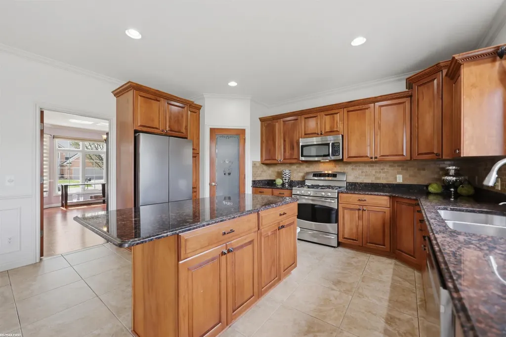 16465 Bishopsgate Drive Macomb Township MI 48044