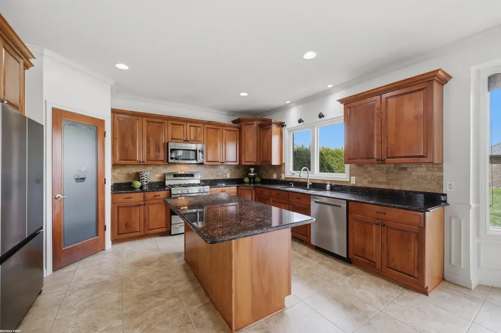 16465 Bishopsgate Drive Macomb Township MI 48044