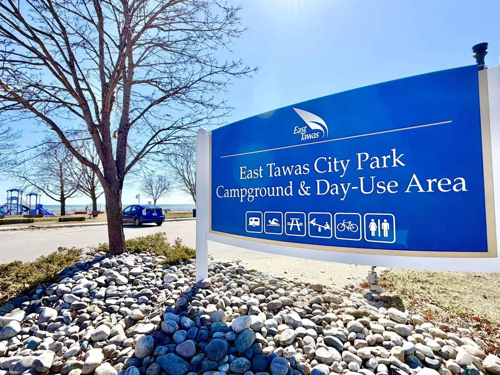 607 Maple Street Tawas City City MI 48763
