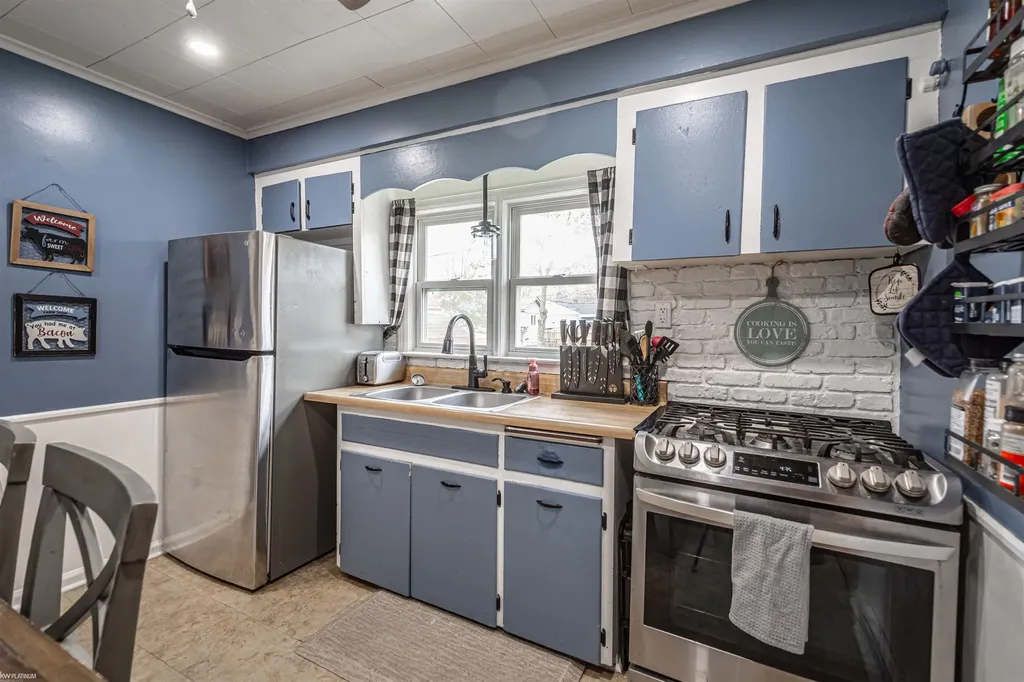 741 17th Street Port Huron City MI 48060