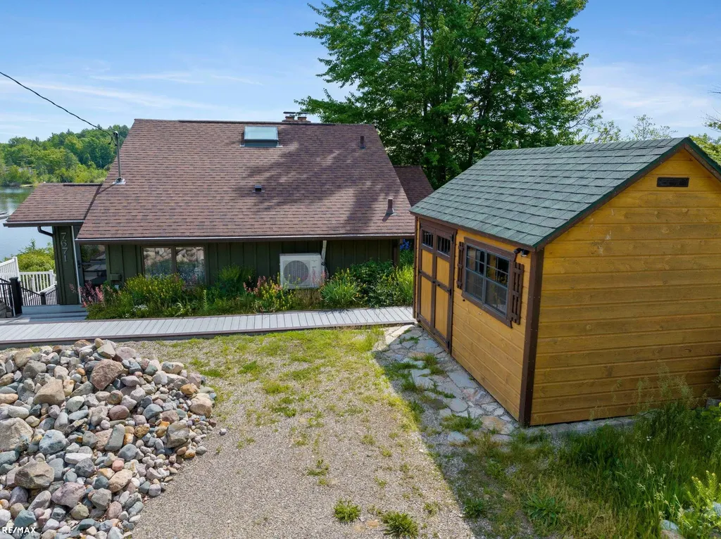 7671 Osborne Drive Millington Village MI 48746